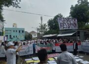 Siswa Siswi Dan Alumni Madrasah Raudlatul Irfan Lengkong Kyai Hadang Tim Jurusita PN Tangerang. Eksekusi Dibatalkan !