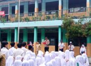 Police Goes to School Polsek Cipondoh Di Sekolah Menengah Pertama Nurul Hikmah Tentang Pentingnya Menjaga keamanan Dan ketertiban lingkungan sekolah
