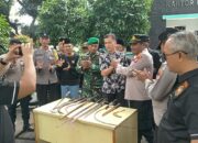 Warga Ciputat Timur Serahkan 11 Senjata Tajam ke Polisi, Upaya Cegah Tawuran Jelang Ramadhan