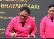 Ketum Yayasan Kemala Bhayangkari Letakkan Batu Pertama Pembangunan SMP Kemala Bhayangkari Di Karanganyar