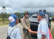 Anak-anak Pegunungan Bintang Sambut Hangat Patroli Dialogis Personel Polri