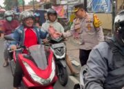 Polsek Ciracas Gelar Pembagian Takjil Untuk Warga Selama Bulan Ramadhan 1446 H