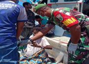 Babinsa Bersama Tenaga Medis Berjibaku Evakuasi Warga Dodalim Lewat Jalur Sungai Dan Udara