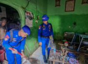 Pasca Banjir, Ditpolairud Polda Metro Jaya Bantu Warga Bersihkan Permukiman Di Jaktim