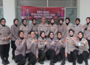 Kapolres Dan Polwan Polres Jakarta Timur Bagikan Takjil Makanan Gratis Untuk Warga Terdampak Banjir Di Gedong