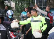 Berbagi di Ramadhan, 200 Takjil Yang Disiapkan Polres Metro Tangerang Kota Ludes Diserbu Pengguna Jalan
