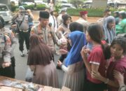 Kapolres Metro Jakpus Berbagi 200 Takjil Dan 200 Minuman Untuk Warga Tanah Abang