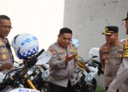 Kapolres Metro Bekasi Dampingi Kapolda Dan Wakapolda Metro Jaya Tinjau Arus Balik Di Pospam KM 25B Tol Jakarta-Cikampek