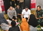 Gugur Saat Lerai Bentrokan, Bripka Husni Dianugerahi Kenaikan Pangkat Anumerta