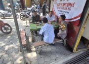 BHABINKAMTIBMAS CILANGKAP AJAK WARGA NGOPI KAMTIBMAS, CEGAH CURANMOR, NARKOBA, DAN TAWURAN REMAJA