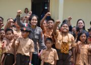 Doa Dari Anak-anak SD Torsina Atas Kebaikan Satgas Humas Ops Damai Cartenz