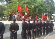 Satuan Brimob Polda Metro Jaya Amankan Aksi Damai Mahasiswa dalam Peringatan Hari Pendidikan Nasional
