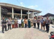 POLRES METRO BEKASI PEDULI TEMPAT IBADAH, SALURKAN BANTUAN UNTUK MASJID JAMI’ DARUS SA’ADAH KEDUNGWARINGIN