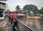 Patroli banjir Brimob Metro Jaya turunkan tim SAR