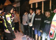 Patroli malam hari cegah aksi premanisme, AKBP Ratna temukan remaja nongkrong dan minum miras