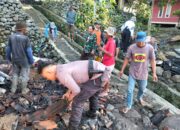 Tiga Rumah di Pameungpeuk Terbakar, Diduga Akibat Korsleting Listrik – Polisi Bersama Warga Bersihkan Puing-Puing Pasca Kebakaran