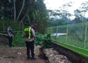 Pergeseran Tanah Ancam SDN 2 Sirnajaya, Polsek Pasirwangi Lakukan Tindakan Cepat