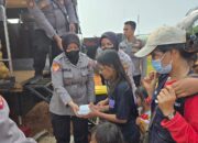 Polwan Polres Metro Jakarta Utara Gelar Trauma Healing untuk Korban Kebakaran di Penjaringan