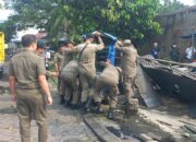 Tertibkan Tata Ruang Kota, Satpol PP Kota Tangerang Bongkar Sejumlah Bangunan Liar di Perumahan Aster Cibodas