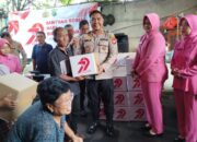 Peringati Hari Bhayangkara ke-79, Polsek Johar Baru Gelar Bakti Sosial Bagikan Sembako ke Warga