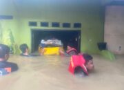 Luapan Kali Ciliwung Rendam Kebon Pala, Dit Samapta Polda Metro Jaya Laksanakan Patroli Dan Evakuasi Warga