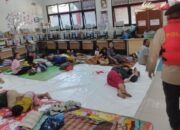 Kebon Pala Jaktim Terendam Banjir 1,8 Meter, Polisi Bantu 71 Warga Mengungsi
