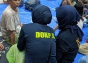 Polisi Hadir untuk Menyembuhkan: Sentuhan Kemanusiaan Di Tengah Banjir Jakarta Timur