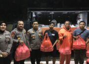 Ditpamobvit Polda Metro Jaya Salurkan 300 Paket Makanan untuk Warga Terdampak Banjir di Makasar, Jaktim
