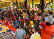 Polwan Polres Metro Bekasi Dan Tim Psikologi Polda Metro Jaya Gelar Trauma Healing Untuk Korban Banjir Di Tambelang
