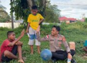 Satgas Ops Damai Cartenz Bangun Kedekatan Lewat Bermain Sepak Bola Bersama Anak-Anak Mimika