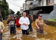 Sigap, Benyamin Temui Warga Terdampak Banjir di Pondok Maharta Tangsel