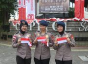 Brimob Metro Jaya Bagikan 5.000 Bendera Merah Putih kepada Warga Jakarta Jelang Hari Kemerdekaan RI