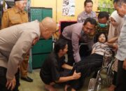 Berikan Kursi Roda Untuk Gadis 18 Tahun : Konsistensi Kapolres Metro Bekasi Dalam Bakti Kesehatan Terus Berlanjut