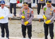 Tanam Mangrove di Kalbar, Kapolri: Jaga Lingkungan untuk Masa Depan Anak-Cucu Kita