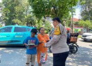 Polsek Metro Penjaringan Gelar Jumat Berkah, Warga Antusias Terima Makanan Gratis