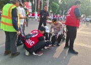 Kapolsek Metro Gambir Sigap Selamatkan Peserta Merdeka Run 8K Yang Kelelahan