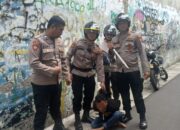 Respon Cepat Aduan Warga, Unit Patroli Johar Baru Tangkap Pria Bersenjata Tajam