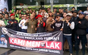 Warga Pamulang Permai 1 Gelar Aksi di Depan Balai Kota, Tuntut Pembatalan Parkir Berbayar