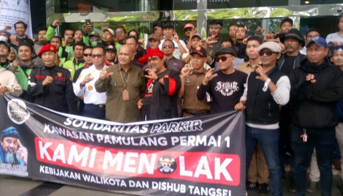 Warga Pamulang Permai 1 Gelar Aksi di Depan Balai Kota, Tuntut Pembatalan Parkir Berbayar
