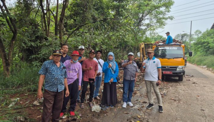 Gerakan Bersih Sampah di Desa Babat, Sinergitas Aparat Kecamatan Legok Wujudkan Lingkungan Bersih