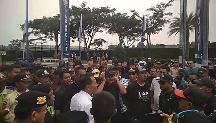 PARAMOUNT PETALS DIGERUDUK MASA, AKSI WARGA KADU JAYA TETAP BERGEMA SAMPAI PUTUSAN AKHIR