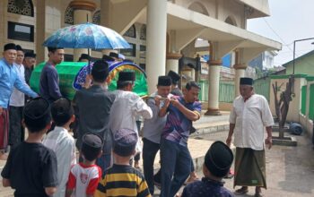 Sekdes Pasir Gadung Menyampaikan Takziah Dilingkungan RT 01 Juliyansyah