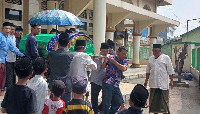 Sekdes Pasir Gadung Menyampaikan Takziah Dilingkungan RT 01 Juliyansyah
