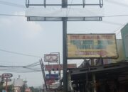 Reklame Besar Parigi Sukabakti Janggal Tak Berizin. Keselamatan Warga Jadi Taruhannya